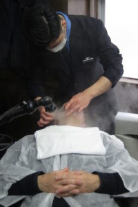 Ξύρισμα σε ιαπωνικό μπαρμπέρικο